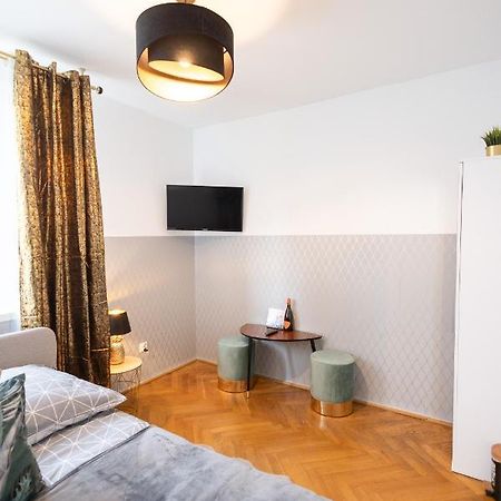 Clicktheflat Stawki Apart Rooms Warsaw Ngoại thất bức ảnh