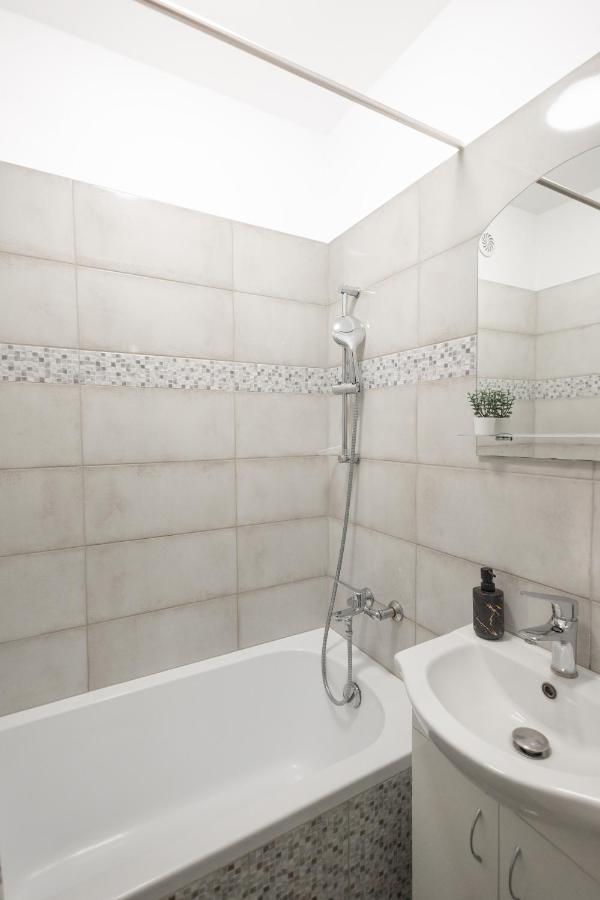 Clicktheflat Stawki Apart Rooms Warsaw Ngoại thất bức ảnh