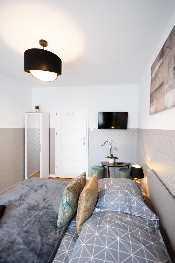 Clicktheflat Stawki Apart Rooms Warsaw Ngoại thất bức ảnh