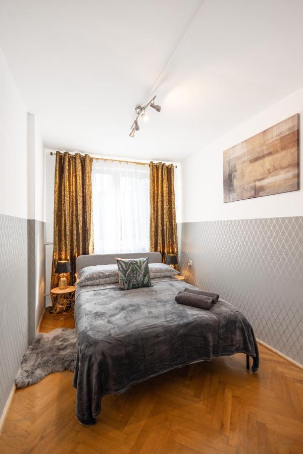 Clicktheflat Stawki Apart Rooms Warsaw Ngoại thất bức ảnh