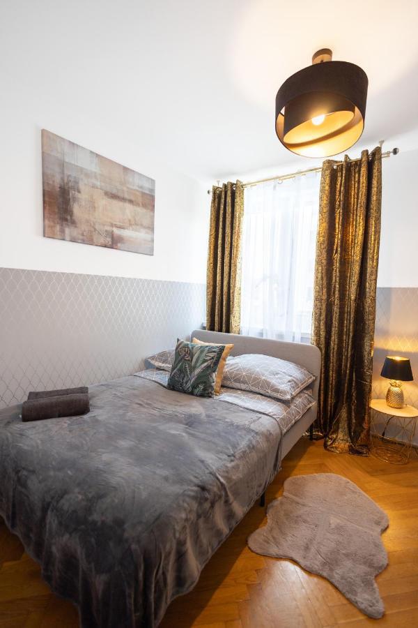 Clicktheflat Stawki Apart Rooms Warsaw Ngoại thất bức ảnh