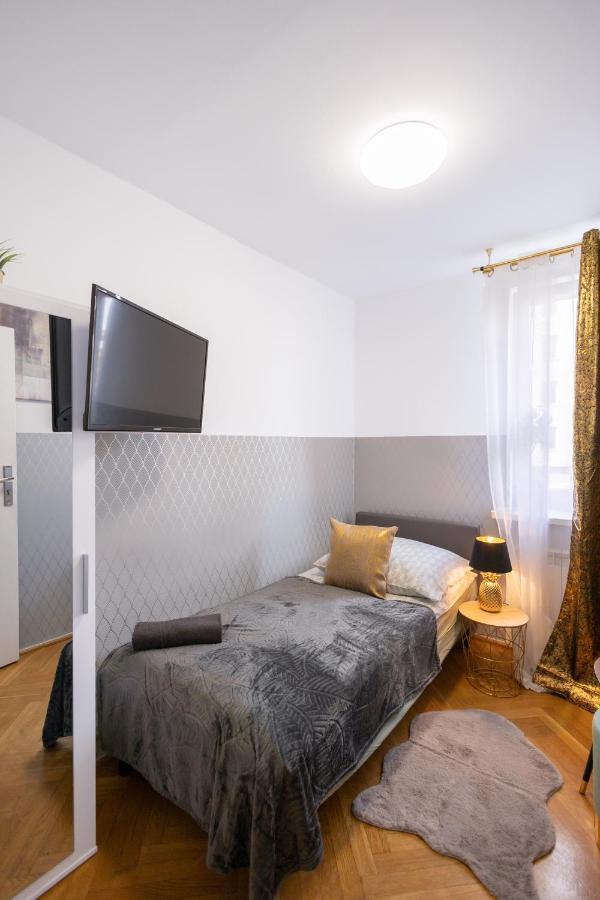 Clicktheflat Stawki Apart Rooms Warsaw Ngoại thất bức ảnh