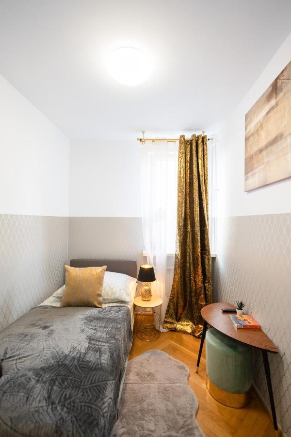Clicktheflat Stawki Apart Rooms Warsaw Ngoại thất bức ảnh