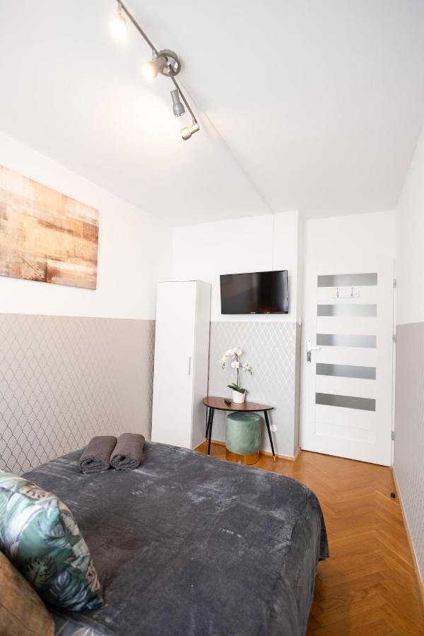 Clicktheflat Stawki Apart Rooms Warsaw Ngoại thất bức ảnh
