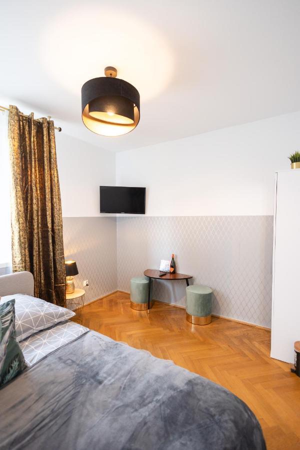 Clicktheflat Stawki Apart Rooms Warsaw Ngoại thất bức ảnh