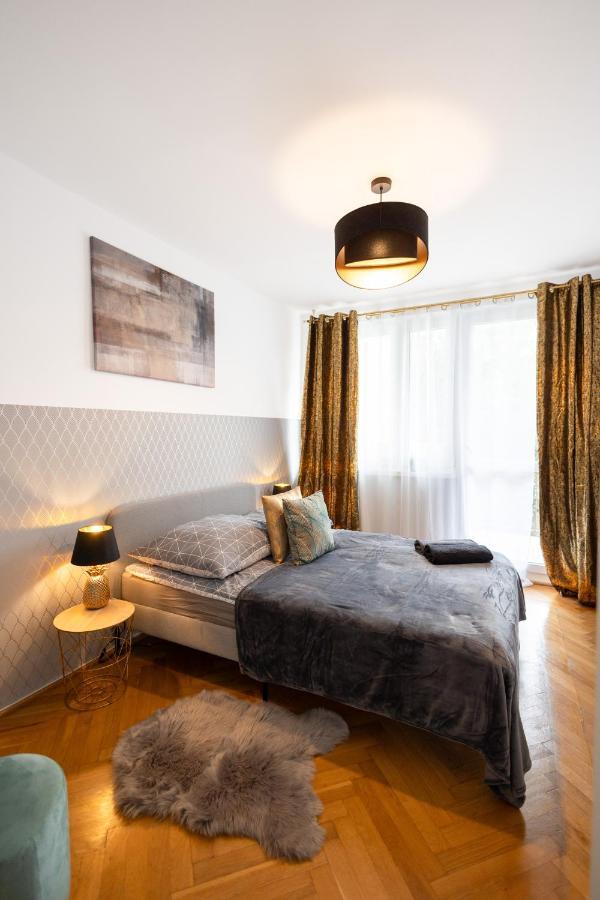 Clicktheflat Stawki Apart Rooms Warsaw Ngoại thất bức ảnh